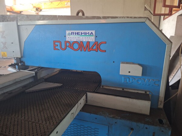 15#8413 Punzonatrice 1000x40 Ton. Mutitool in vendita - foto 5