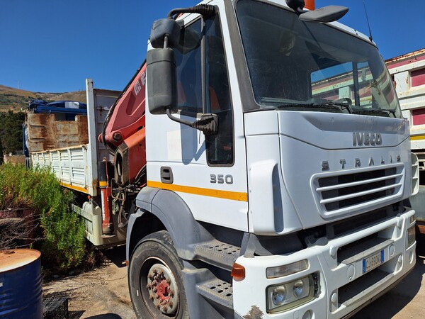 14#8423 Autocarro con pianale e gru Iveco Stralis 350 in vendita - foto 2