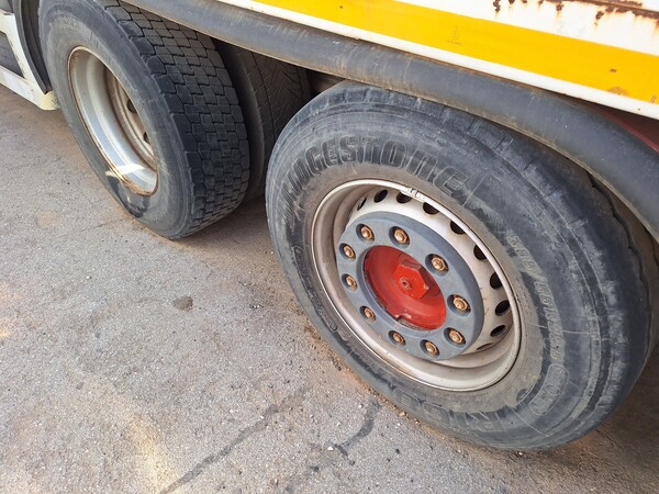 14#8423 Autocarro con pianale e gru Iveco Stralis 350 in vendita - foto 6