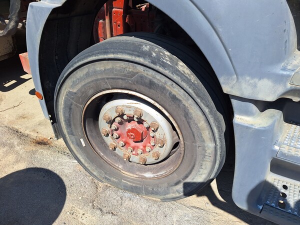 14#8423 Autocarro con pianale e gru Iveco Stralis 350 in vendita - foto 8