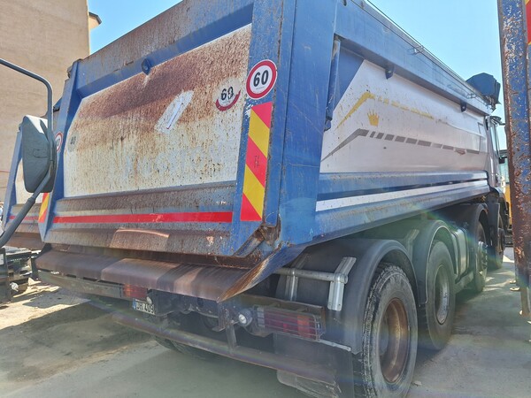 2#8423 Autocarro ribaltabile Iveco Trakker 450 in vendita - foto 3