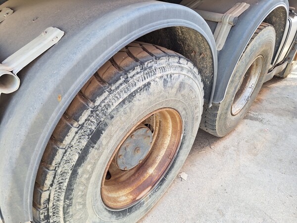 2#8423 Autocarro ribaltabile Iveco Trakker 450 in vendita - foto 5