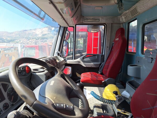 2#8423 Autocarro ribaltabile Iveco Trakker 450 in vendita - foto 8