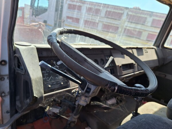 20#8423 Autocarro ribaltabile con gru Iveco Turbo 145 17 in vendita - foto 11