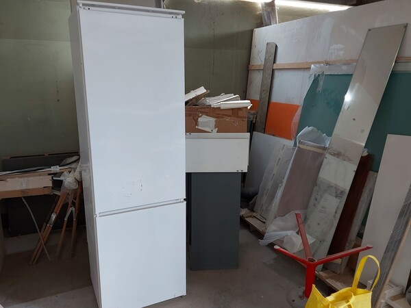 6#8426 Banchi da lavoro con accessori e ricambi per mobili in vendita - foto 3