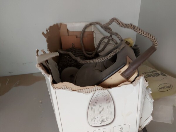 6#8426 Banchi da lavoro con accessori e ricambi per mobili in vendita - foto 16