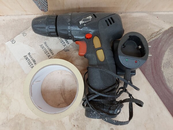 6#8426 Banchi da lavoro con accessori e ricambi per mobili in vendita - foto 31