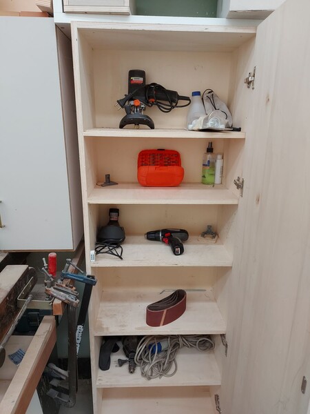 6#8426 Banchi da lavoro con accessori e ricambi per mobili in vendita - foto 32