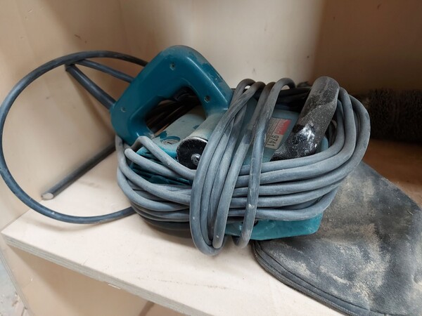 6#8426 Banchi da lavoro con accessori e ricambi per mobili in vendita - foto 46