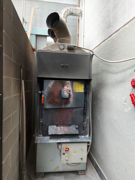 6#8426 Banchi da lavoro con accessori e ricambi per mobili in vendita - foto 51