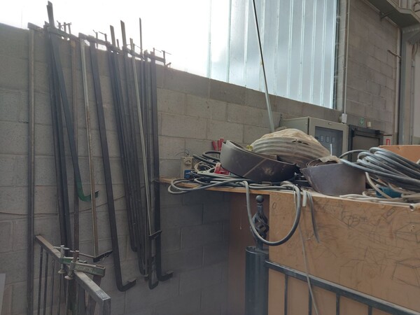 6#8426 Banchi da lavoro con accessori e ricambi per mobili in vendita - foto 55