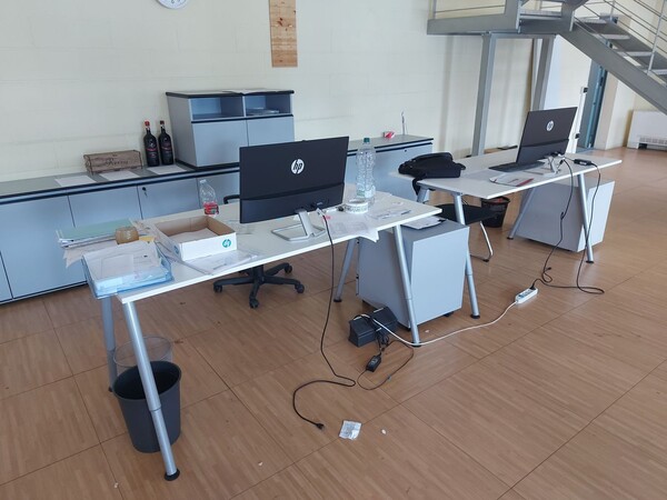 68#8429 Arredo ufficio e macchine elettroniche in vendita - foto 2