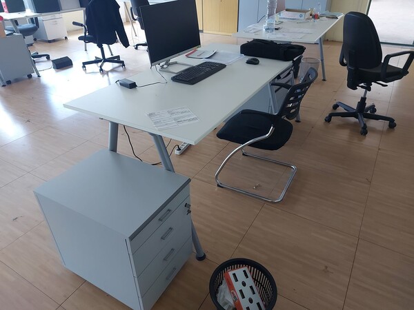 68#8429 Arredo ufficio e macchine elettroniche in vendita - foto 4