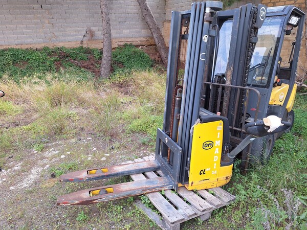 Carrelli elevatori in vendita