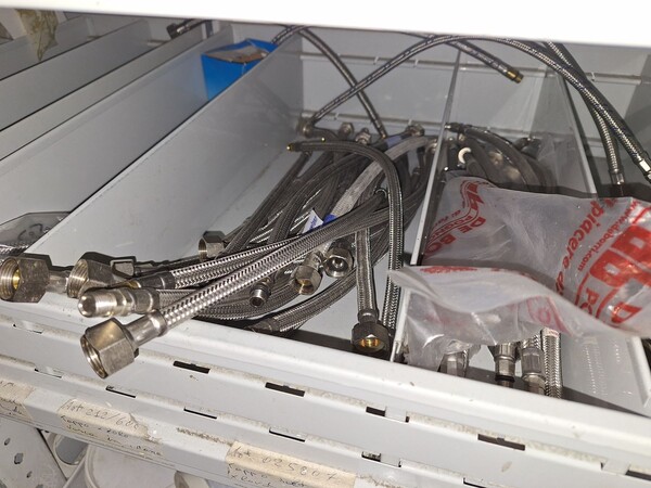 8#8439 Scaffalatura metallica e ricambi per l'idraulica in vendita - foto 7
