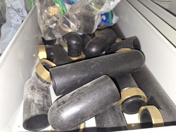 8#8439 Scaffalatura metallica e ricambi per l'idraulica in vendita - foto 15