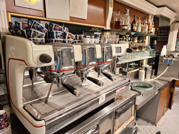 1#8442 Attrezzatura da cucina e arredo bar in vendita - foto 8