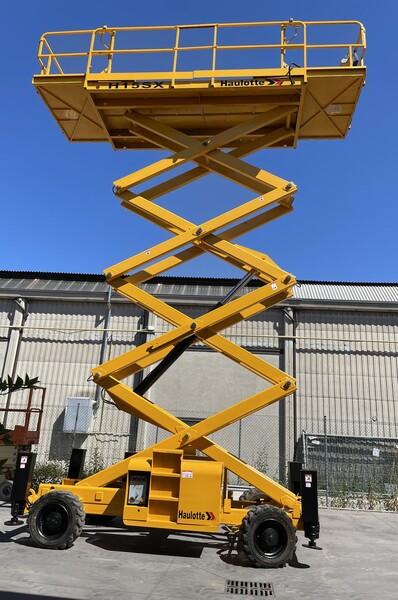 1#8443 Piattaforma aerea verticale a pantografo Haulotte in vendita - foto 1
