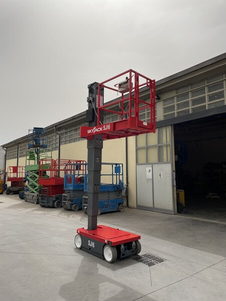 2#8443 Piattaforma aerea a colonna elettrica Skyjack in vendita - foto 4