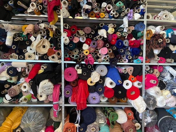 5#8448 400 rotoli di tessuti vari in vendita - foto 3