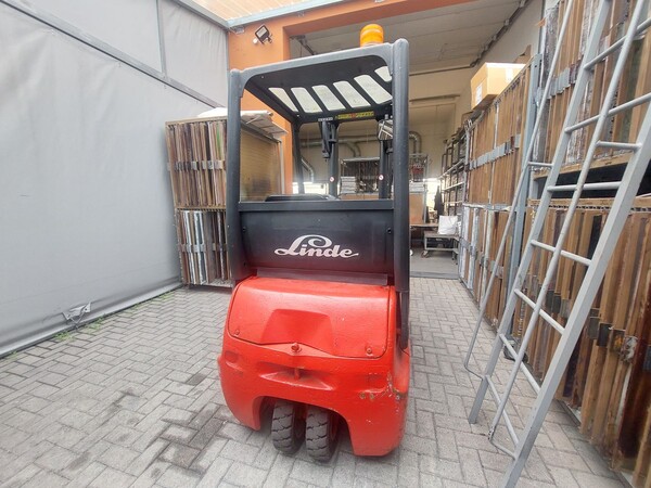58#8449 Carrello elevatore elettrico Linde in vendita - foto 8