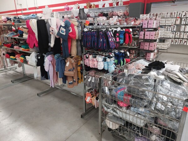 10#8450 Abbigliamento uomo donna bambino in vendita - foto 2