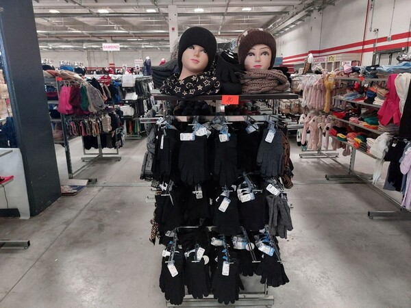 10#8450 Abbigliamento uomo donna bambino in vendita - foto 4