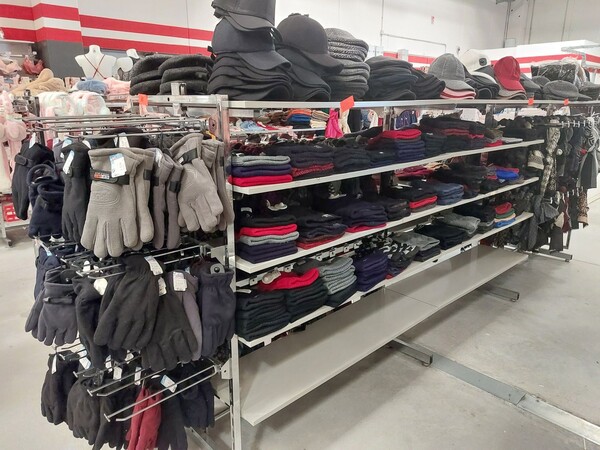 10#8450 Abbigliamento uomo donna bambino in vendita - foto 6