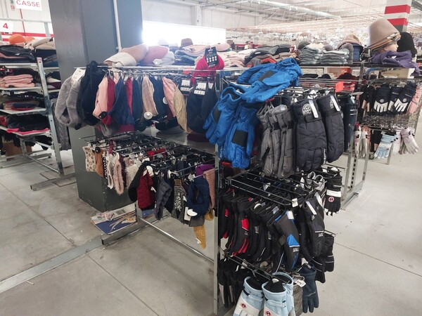 10#8450 Abbigliamento uomo donna bambino in vendita - foto 7