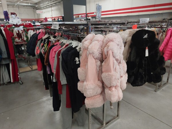10#8450 Abbigliamento uomo donna bambino in vendita - foto 11