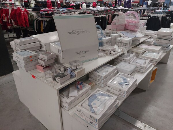 10#8450 Abbigliamento uomo donna bambino in vendita - foto 18