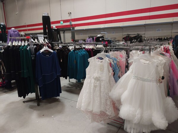 10#8450 Abbigliamento uomo donna bambino in vendita - foto 26