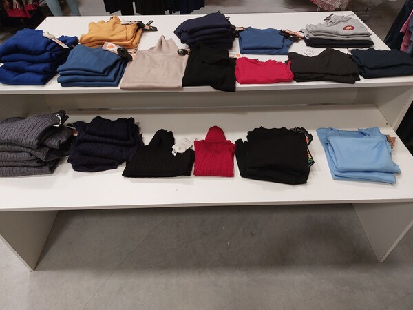 10#8450 Abbigliamento uomo donna bambino in vendita - foto 28