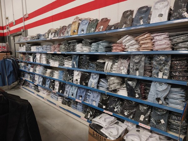 10#8450 Abbigliamento uomo donna bambino in vendita - foto 43