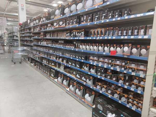 14#8450 Illuminazione e materiale elettrico in vendita - foto 10