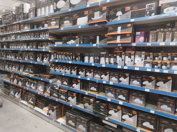 14#8450 Illuminazione e materiale elettrico in vendita - foto 13
