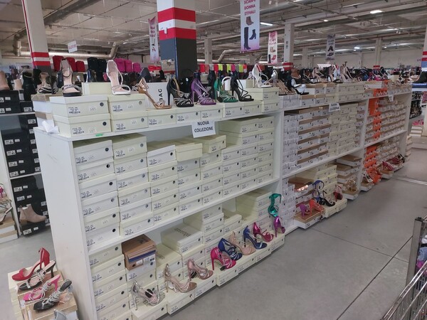 7#8450 Calzature uomo donna bambino in vendita - foto 1