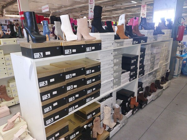 7#8450 Calzature uomo donna bambino in vendita - foto 5