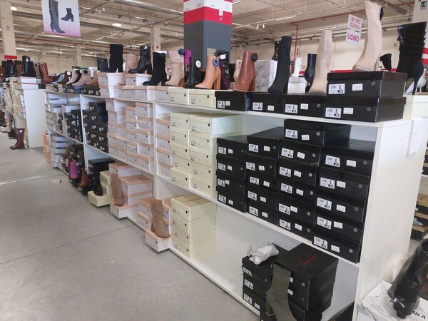 7#8450 Calzature uomo donna bambino in vendita - foto 8