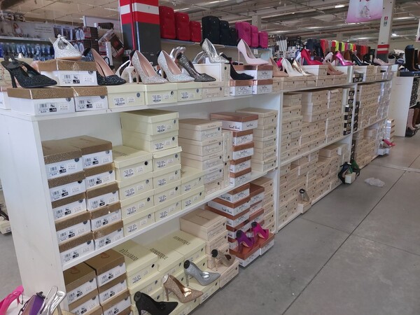 7#8450 Calzature uomo donna bambino in vendita - foto 11