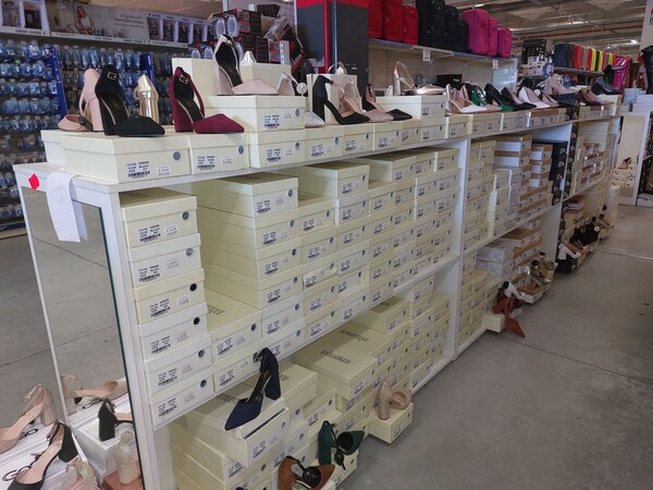 7#8450 Calzature uomo donna bambino in vendita - foto 13