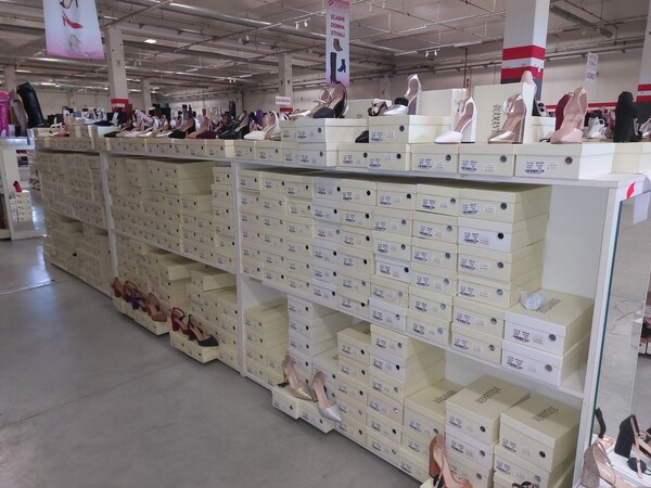 7#8450 Calzature uomo donna bambino in vendita - foto 14