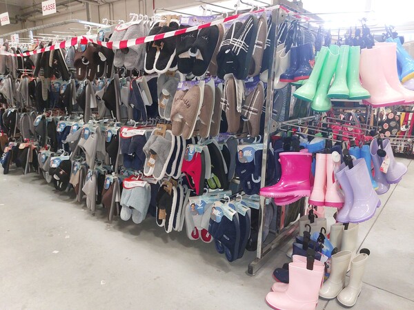 7#8450 Calzature uomo donna bambino in vendita - foto 15