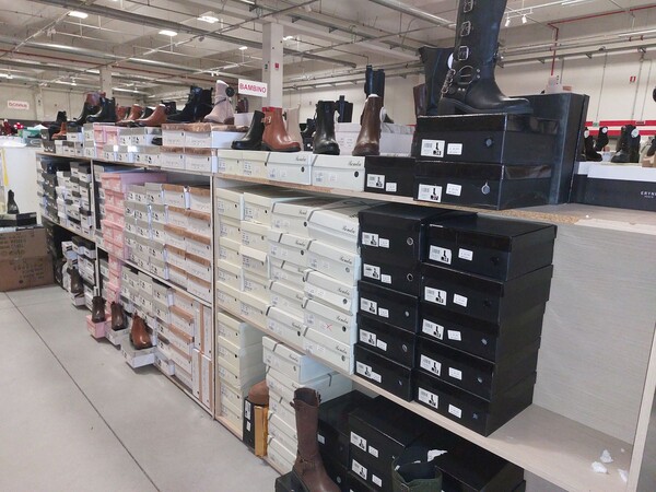7#8450 Calzature uomo donna bambino in vendita - foto 24