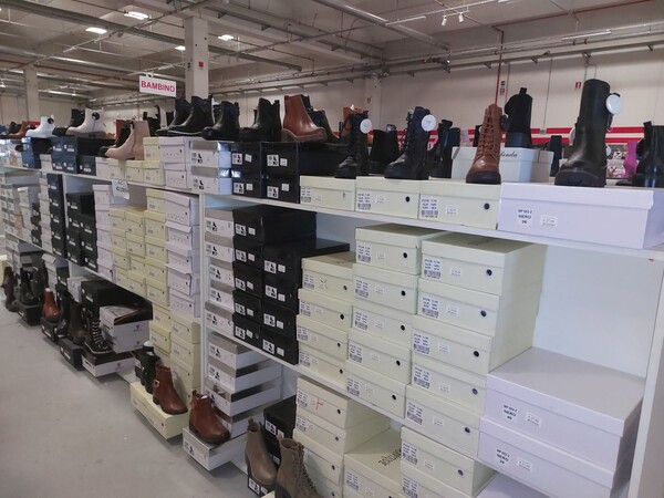 7#8450 Calzature uomo donna bambino in vendita - foto 25