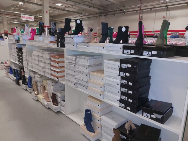7#8450 Calzature uomo donna bambino in vendita - foto 26