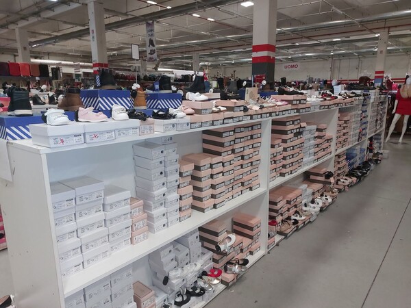 7#8450 Calzature uomo donna bambino in vendita - foto 30