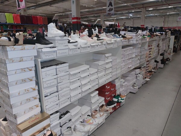 7#8450 Calzature uomo donna bambino in vendita - foto 33