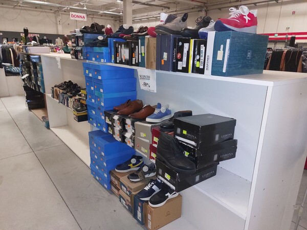7#8450 Calzature uomo donna bambino in vendita - foto 37