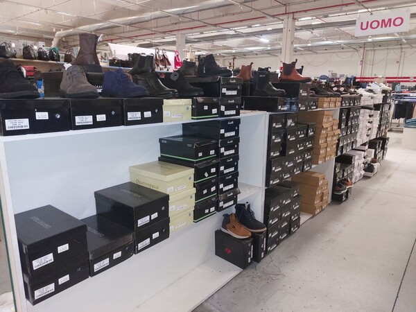 7#8450 Calzature uomo donna bambino in vendita - foto 38